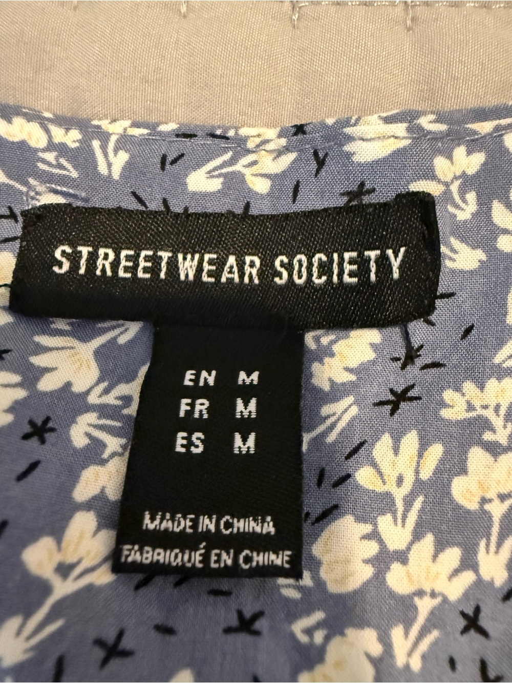 Streetwear Society Blue Floral Smocked Tie Front Romper Size M - Picture 4 of 4